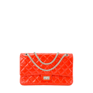 CHANEL - Sac à bandoulière 2.55 Chanel en cuir verni verni orange