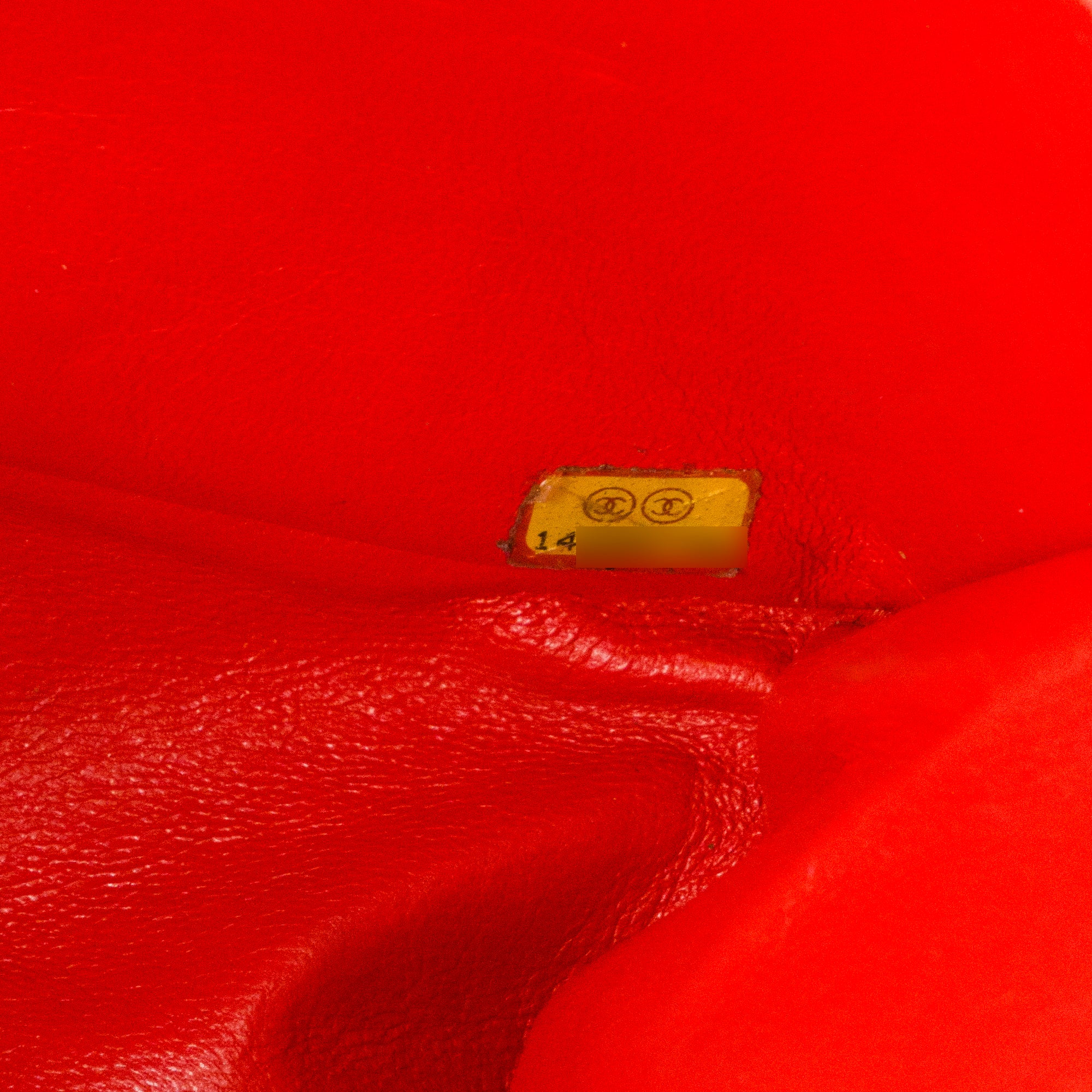 CHANEL - Sac à bandoulière 2.55 Chanel en cuir verni verni orange