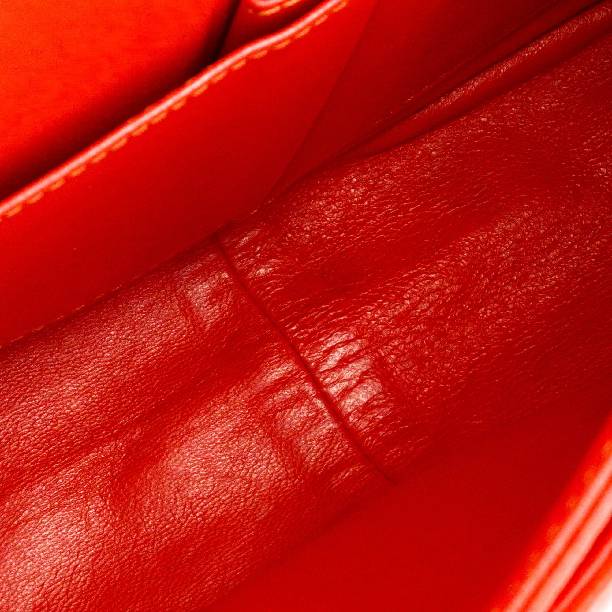 CHANEL - Sac à bandoulière 2.55 Chanel en cuir verni verni orange