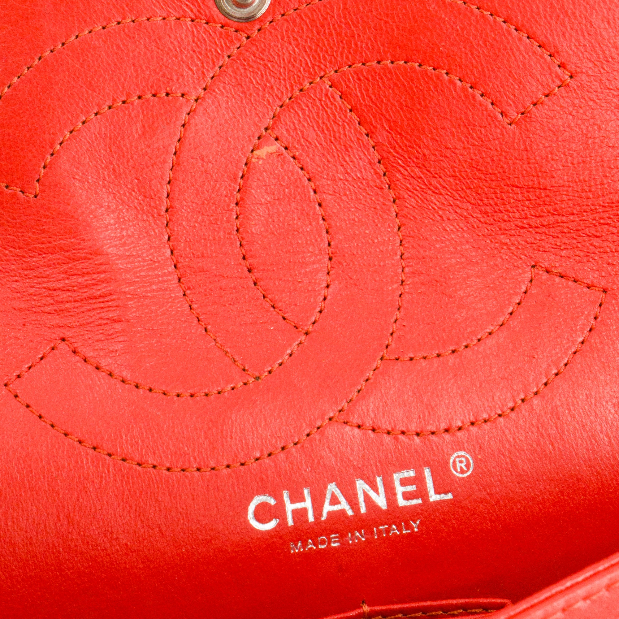 CHANEL - Sac à bandoulière 2.55 Chanel en cuir verni verni orange