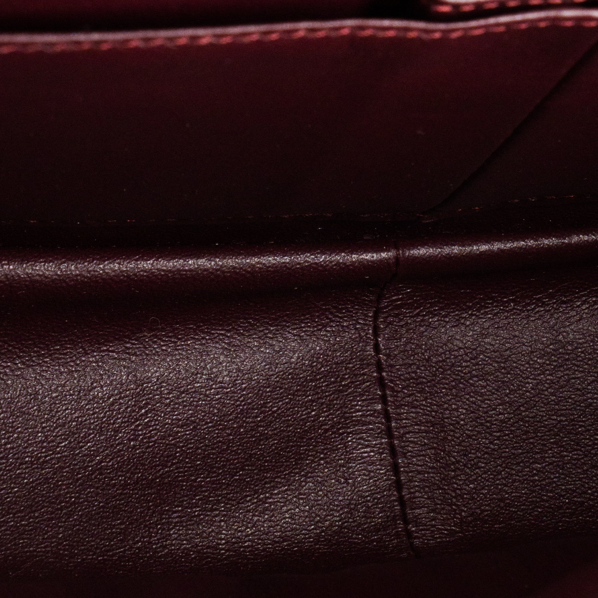 CHANEL - Sac à bandoulière 2.55 Charms Paris Chanel en cuir froissé noir édition limitée