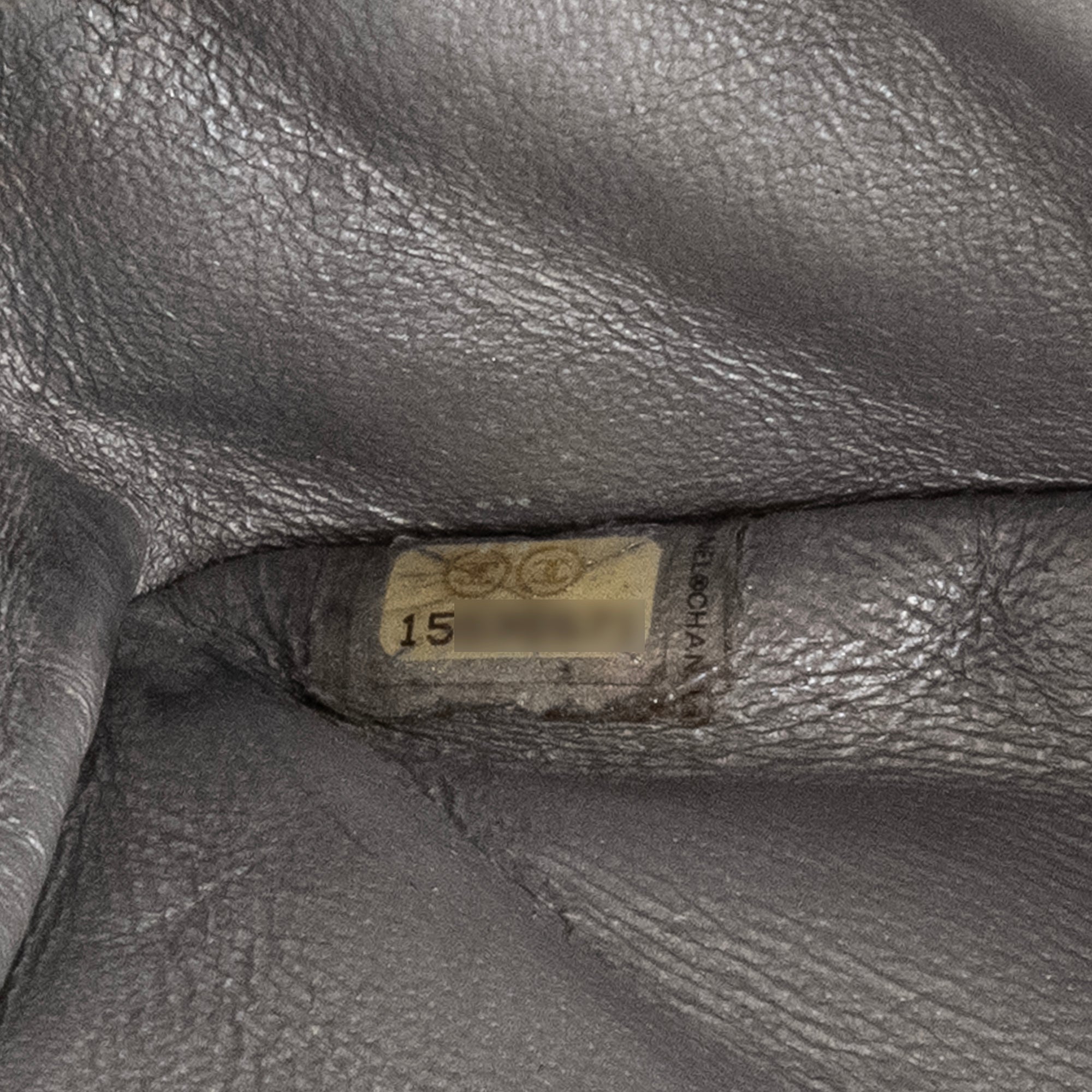 CHANEL - Sac à bandoulière 2.55 Jumbo Chanel en cuir argenté