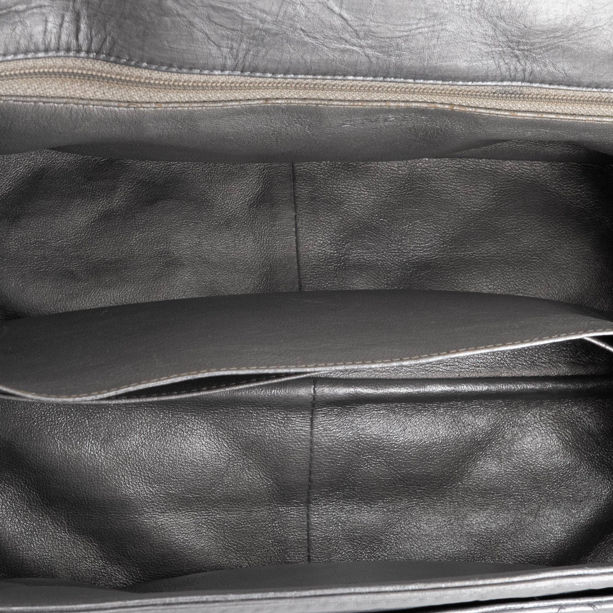 CHANEL - Sac à bandoulière 2.55 Jumbo Chanel en cuir argenté