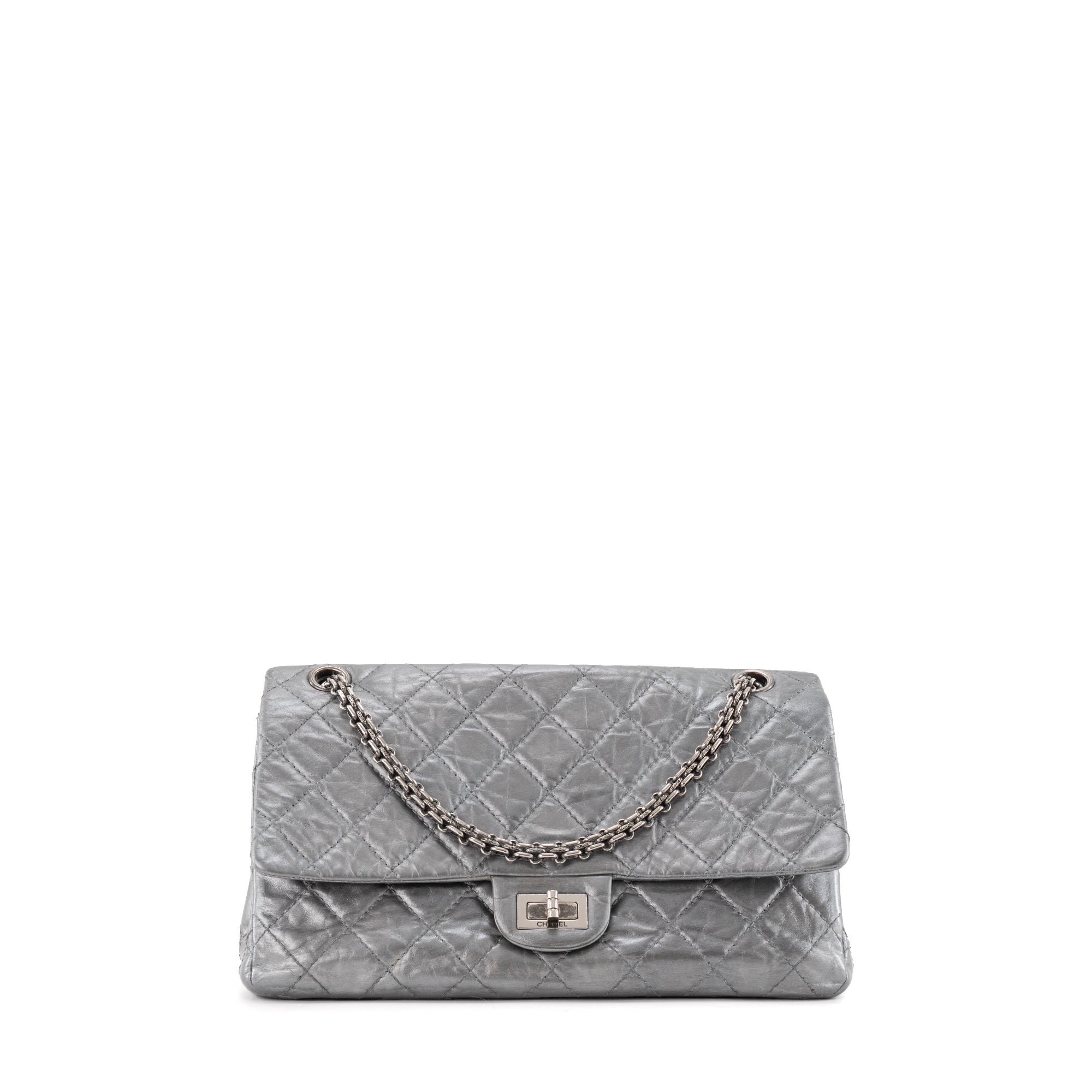 CHANEL - Sac à bandoulière 2.55 Jumbo Chanel en cuir argenté