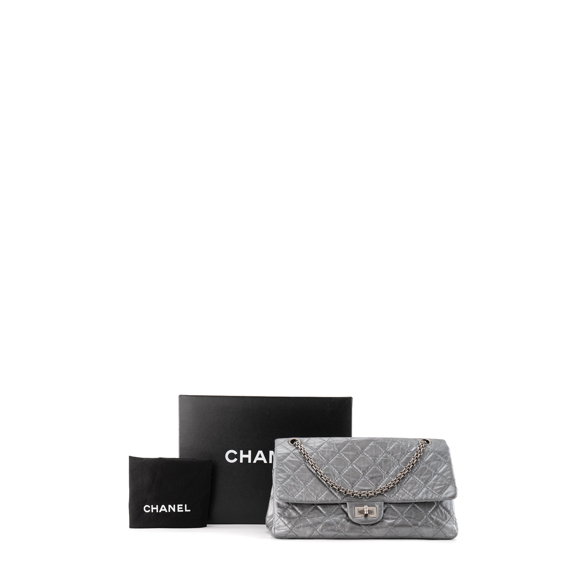 CHANEL - Sac à bandoulière 2.55 Jumbo Chanel en cuir argenté