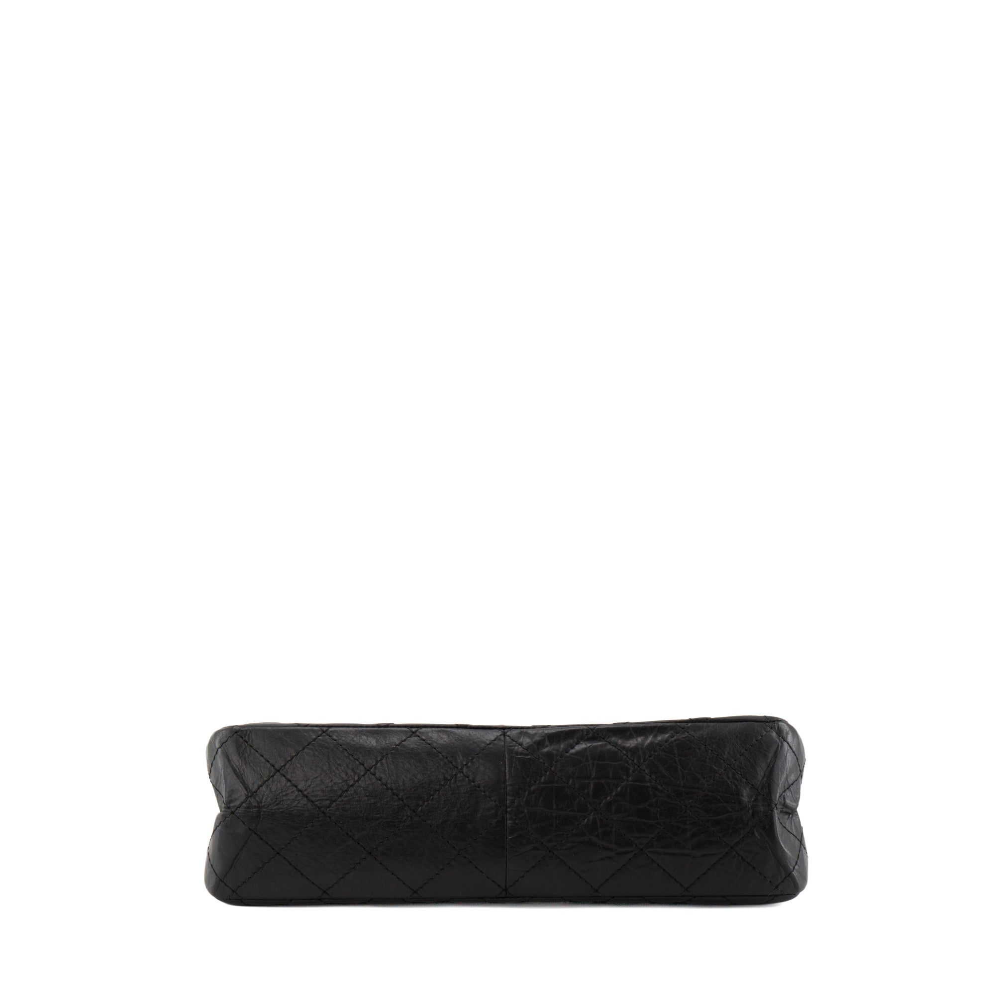 CHANEL - Sac à bandoulière 2.55 Jumbo Chanel en cuir froissé noir