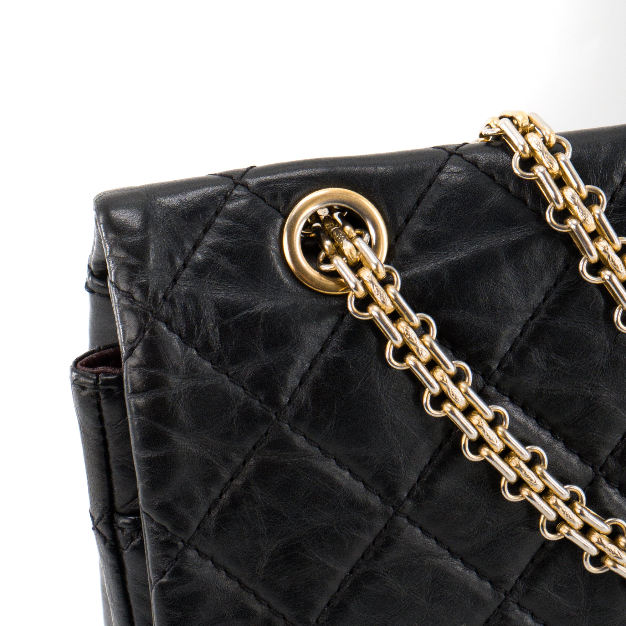 CHANEL - Sac à bandoulière 2.55 Jumbo Chanel en cuir froissé noir