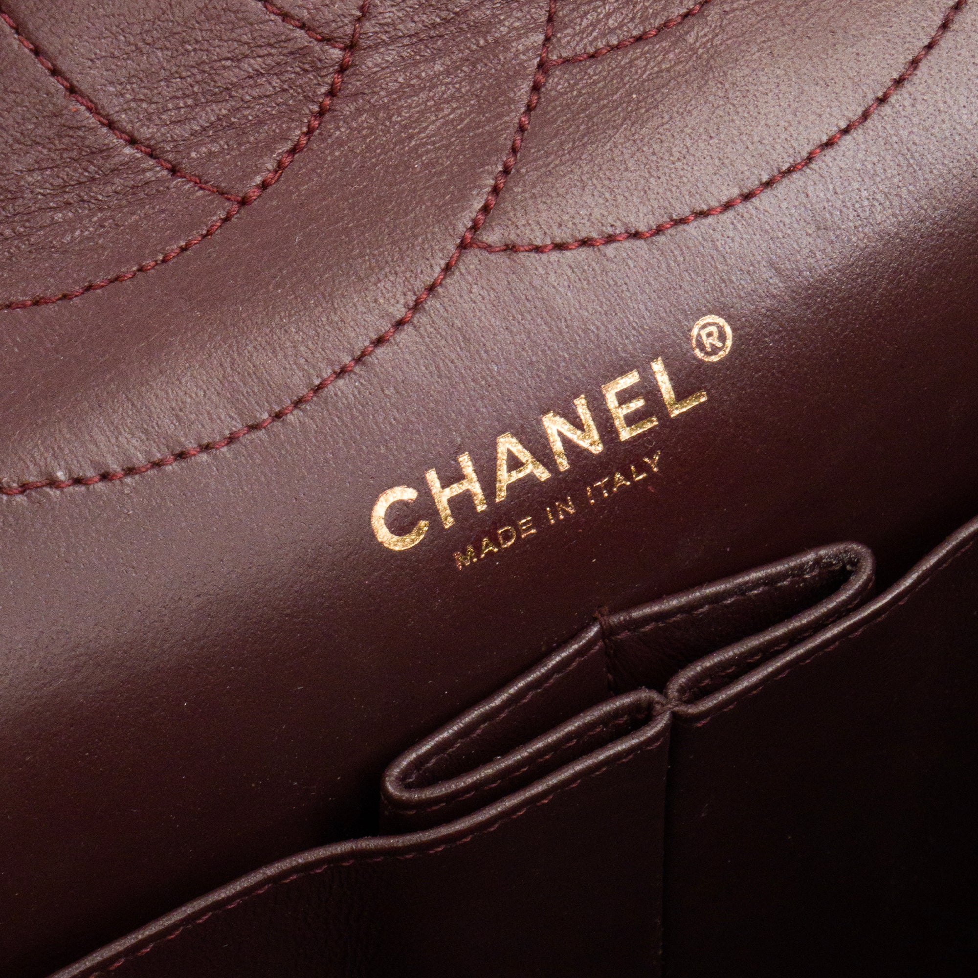 CHANEL - Sac à bandoulière 2.55 Jumbo Chanel en cuir froissé noir