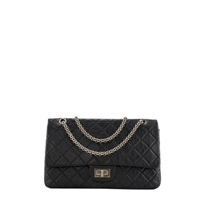CHANEL - Sac à bandoulière 2.55 Jumbo Chanel en cuir froissé noir