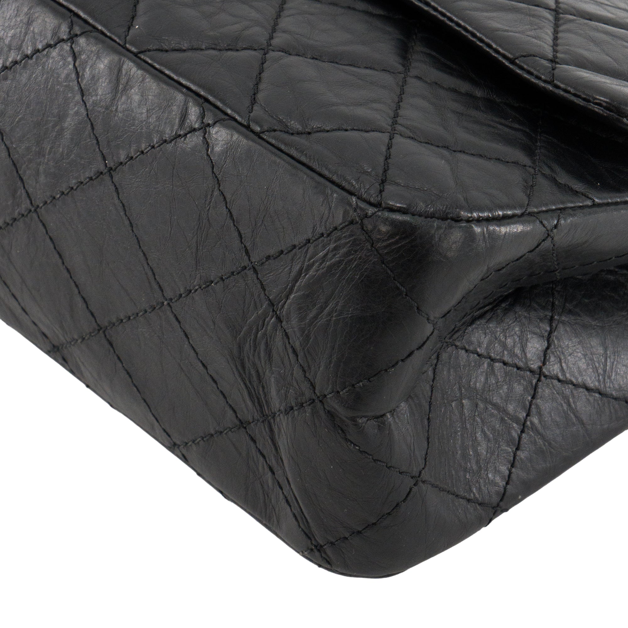 CHANEL - Sac à bandoulière 2.55 Jumbo Chanel en cuir froissé noir