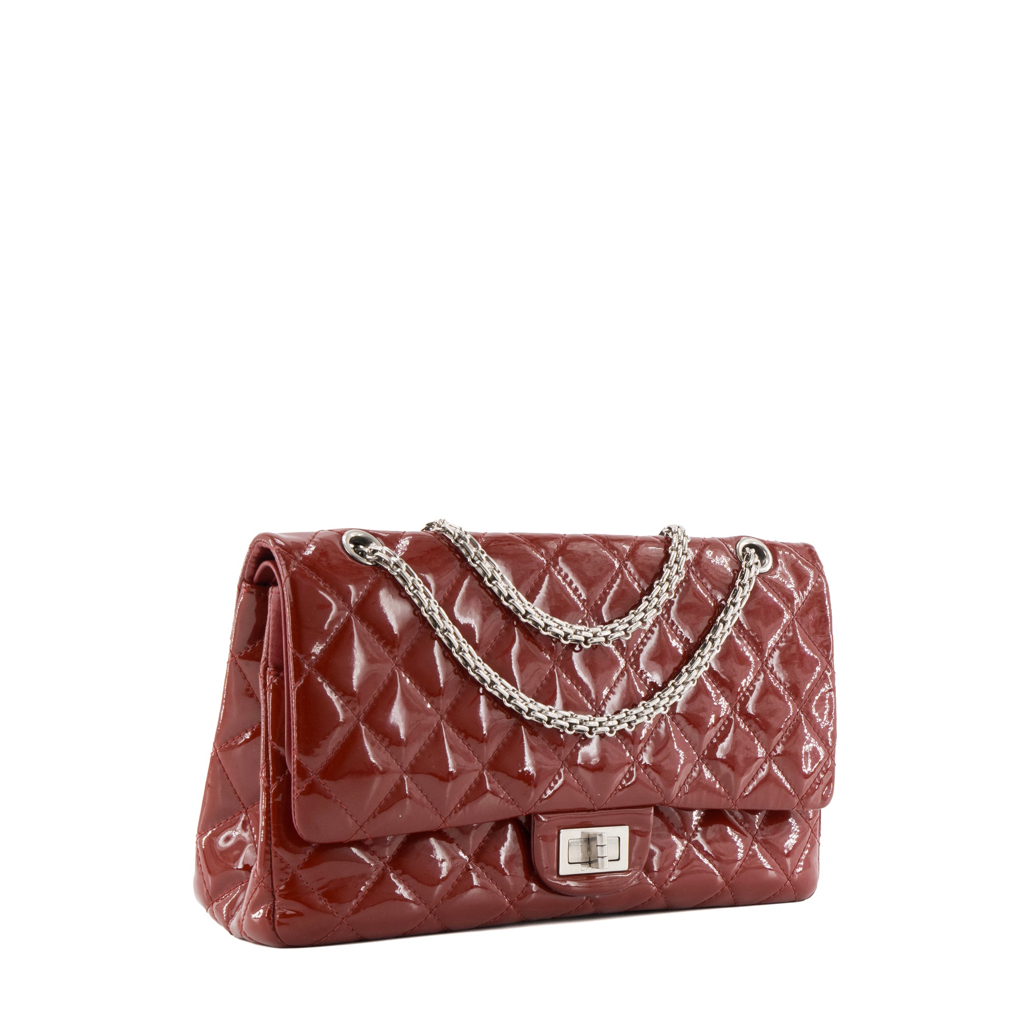 CHANEL - Sac à bandoulière 2.55 Jumbo Chanel en cuir verni bordeaux