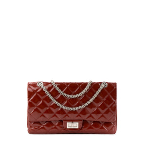 CHANEL - Sac à bandoulière 2.55 Jumbo Chanel en cuir verni bordeaux