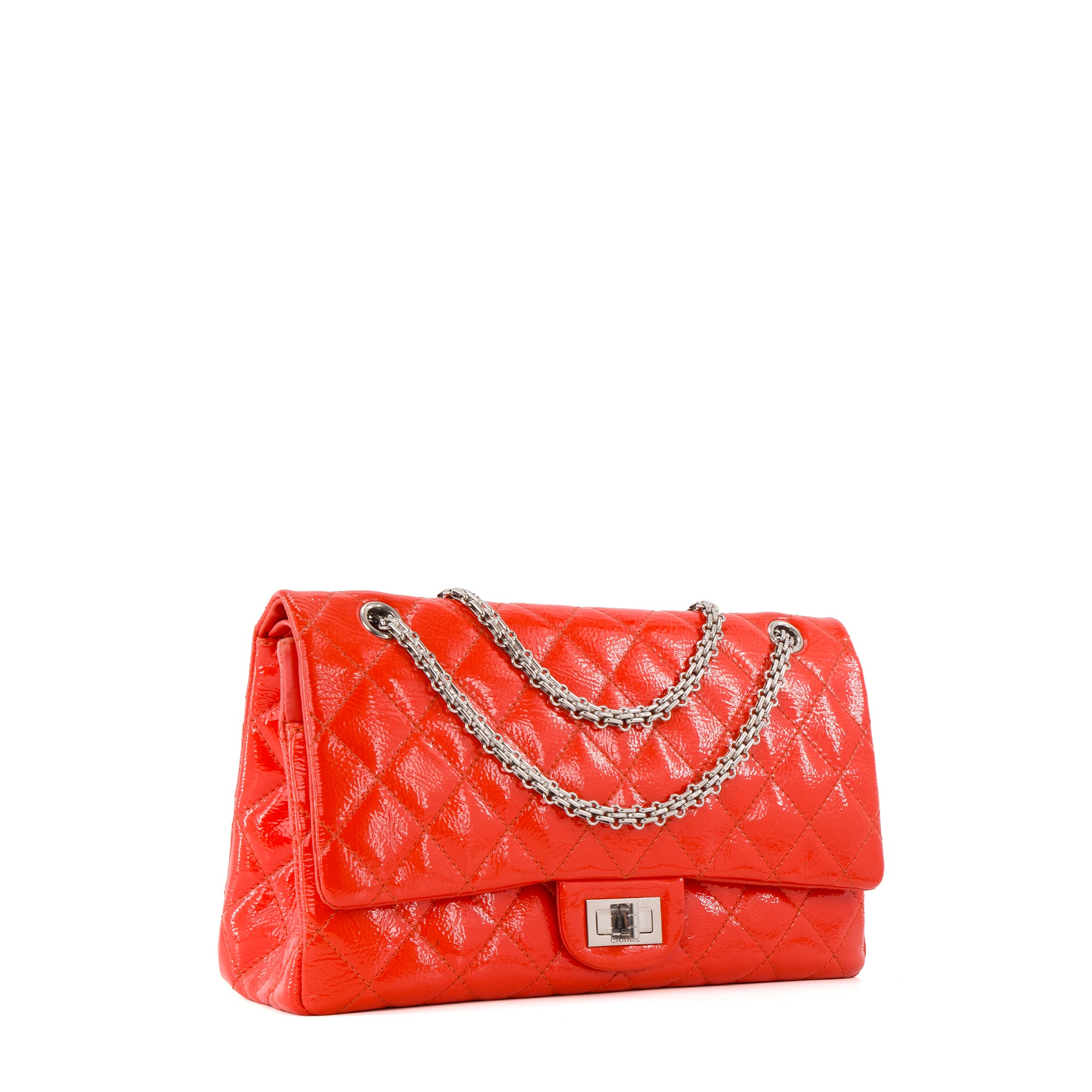 CHANEL - Sac à bandoulière 2.55 Maxi Jumbo Chanel en cuir verni orange