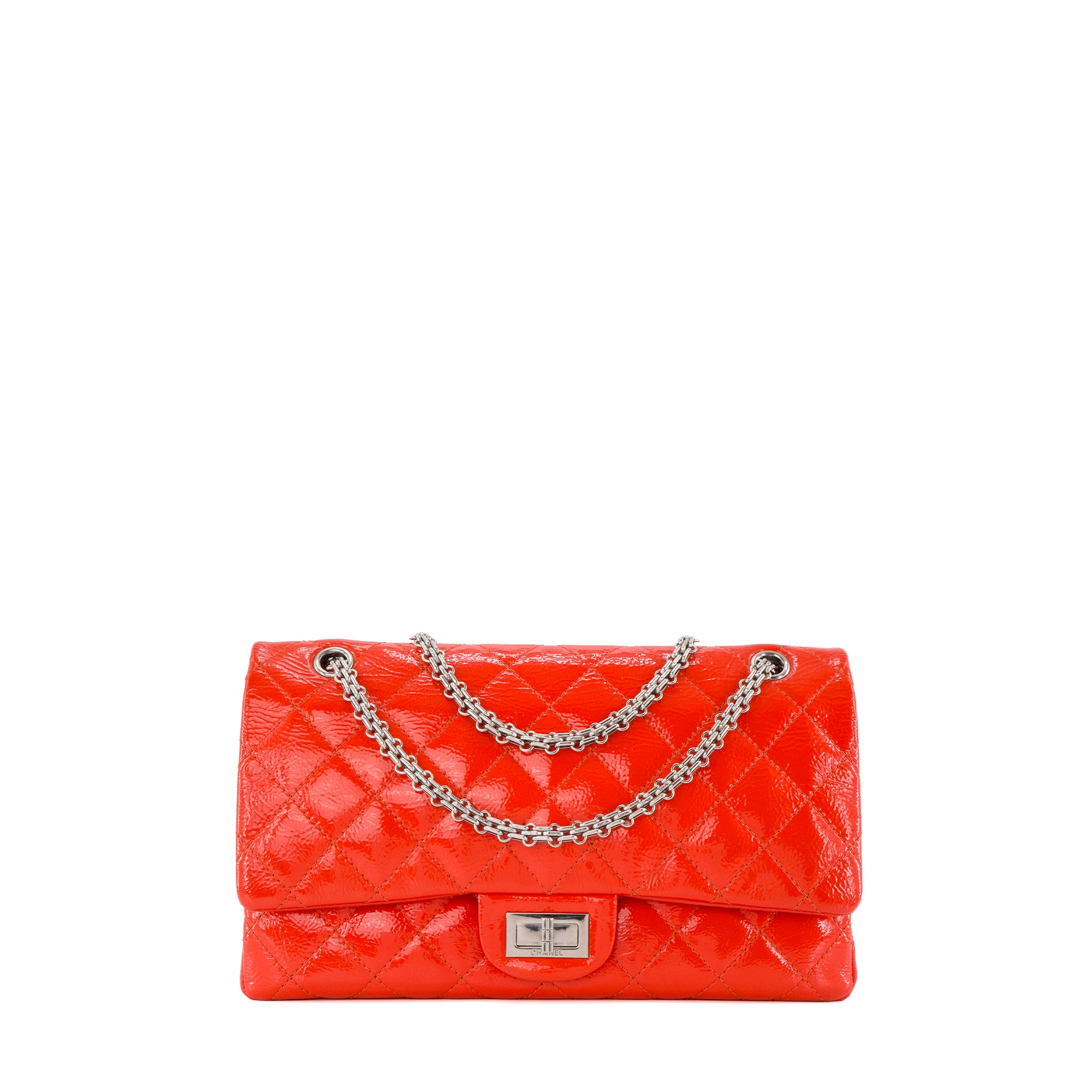 CHANEL - Sac à bandoulière 2.55 Maxi Jumbo Chanel en cuir verni orange