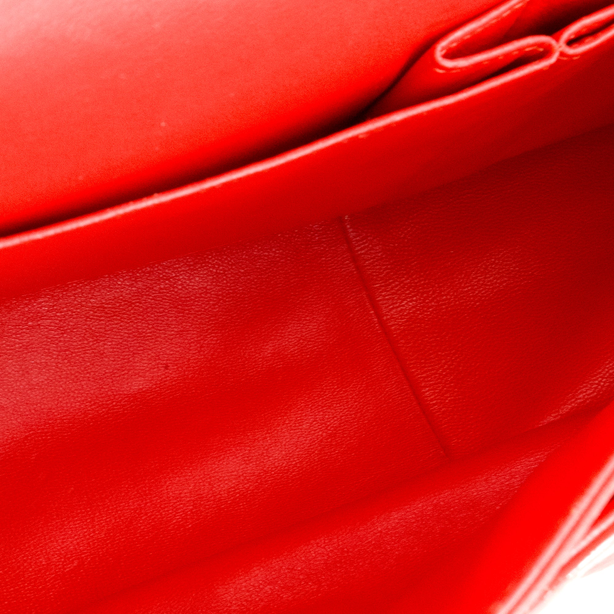 CHANEL - Sac à bandoulière 2.55 Maxi Jumbo Chanel en cuir verni orange