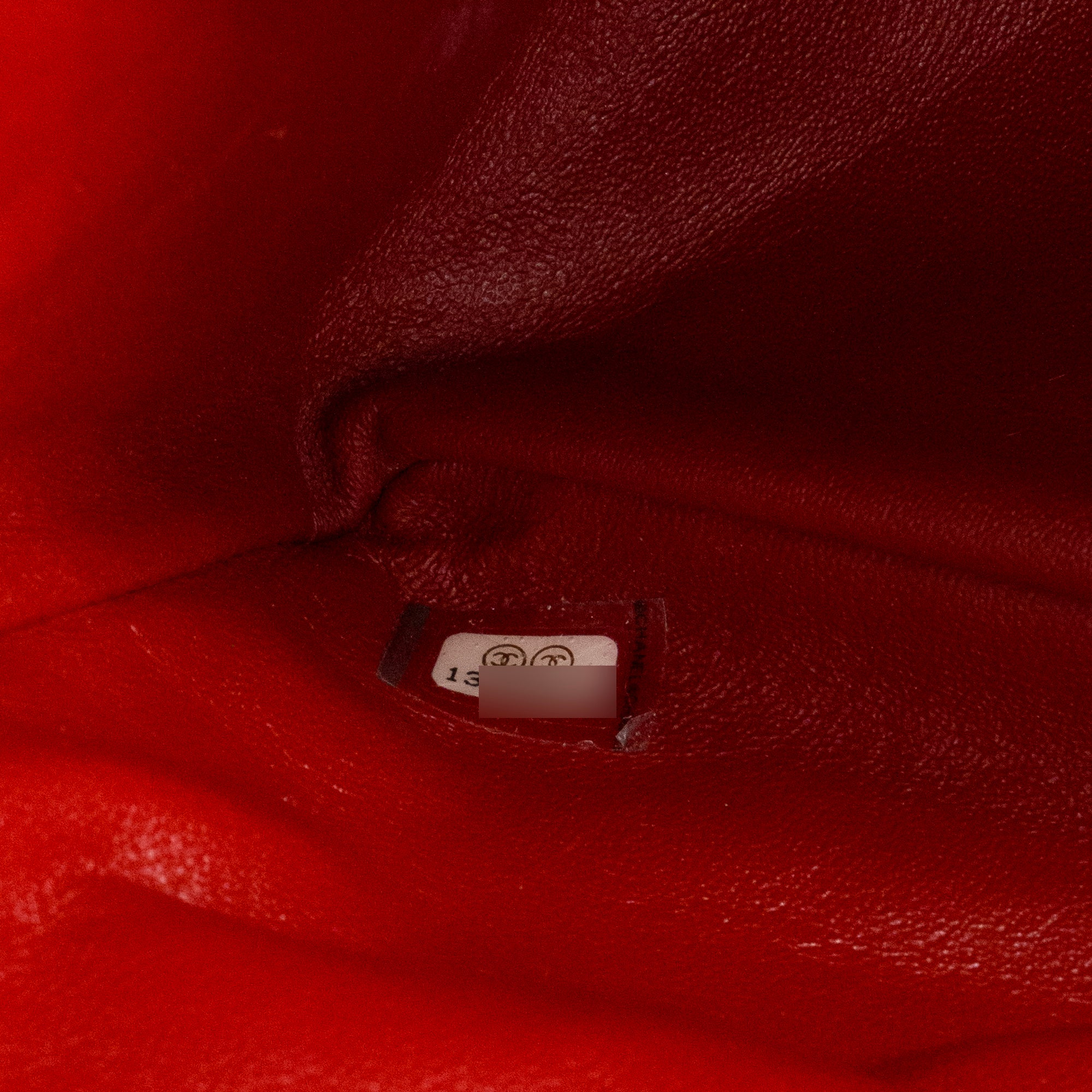 CHANEL - Sac à bandoulière 2.55 Jumbo Chanel en cuir verni rouge