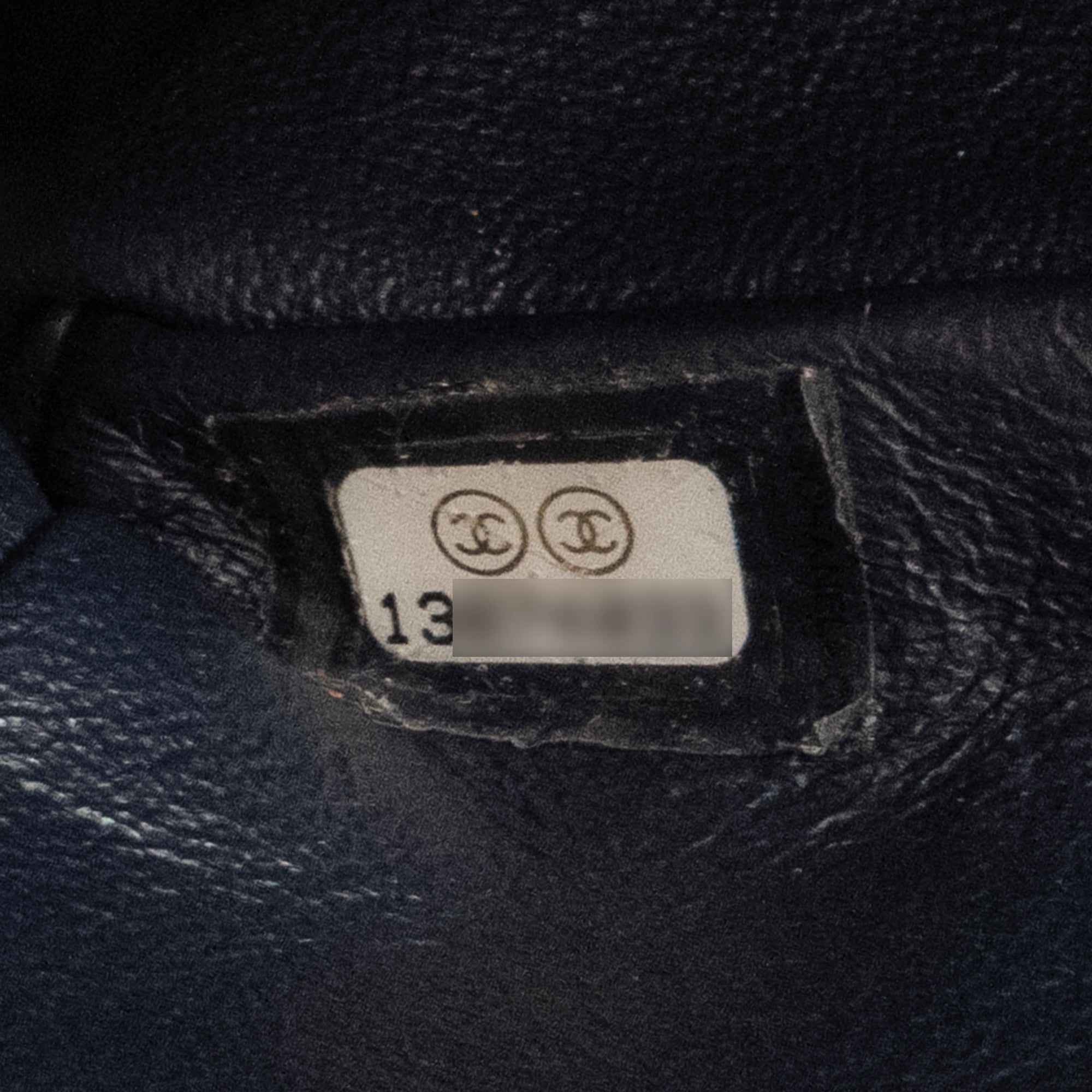 CHANEL - Sac à bandoulière 2.55 Jumbo Chanel en cuir verni vert foncé