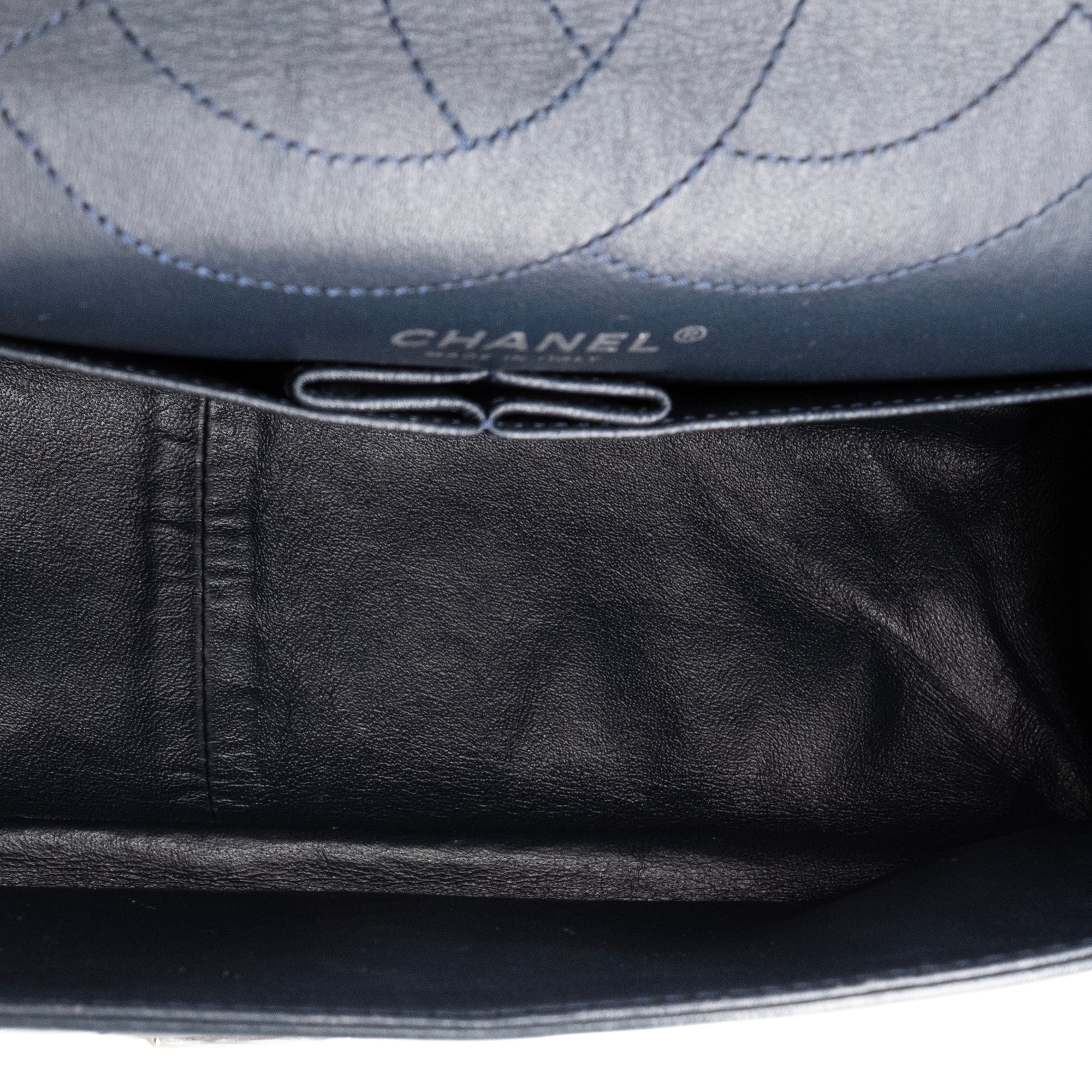 CHANEL - Sac à bandoulière 2.55 Jumbo Chanel en cuir verni vert foncé