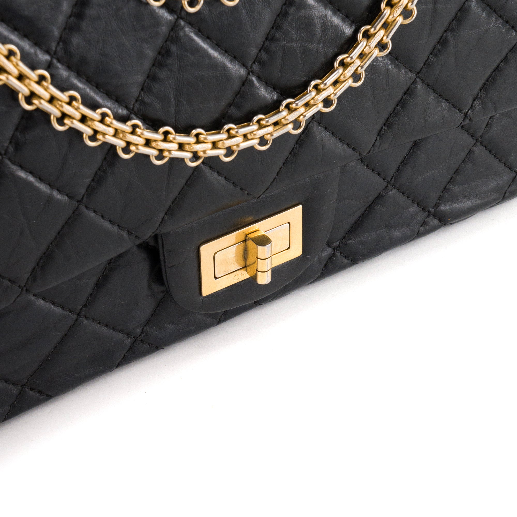 CHANEL - Sac à bandoulière 2.55 Large Chanel en cuir froissé noir