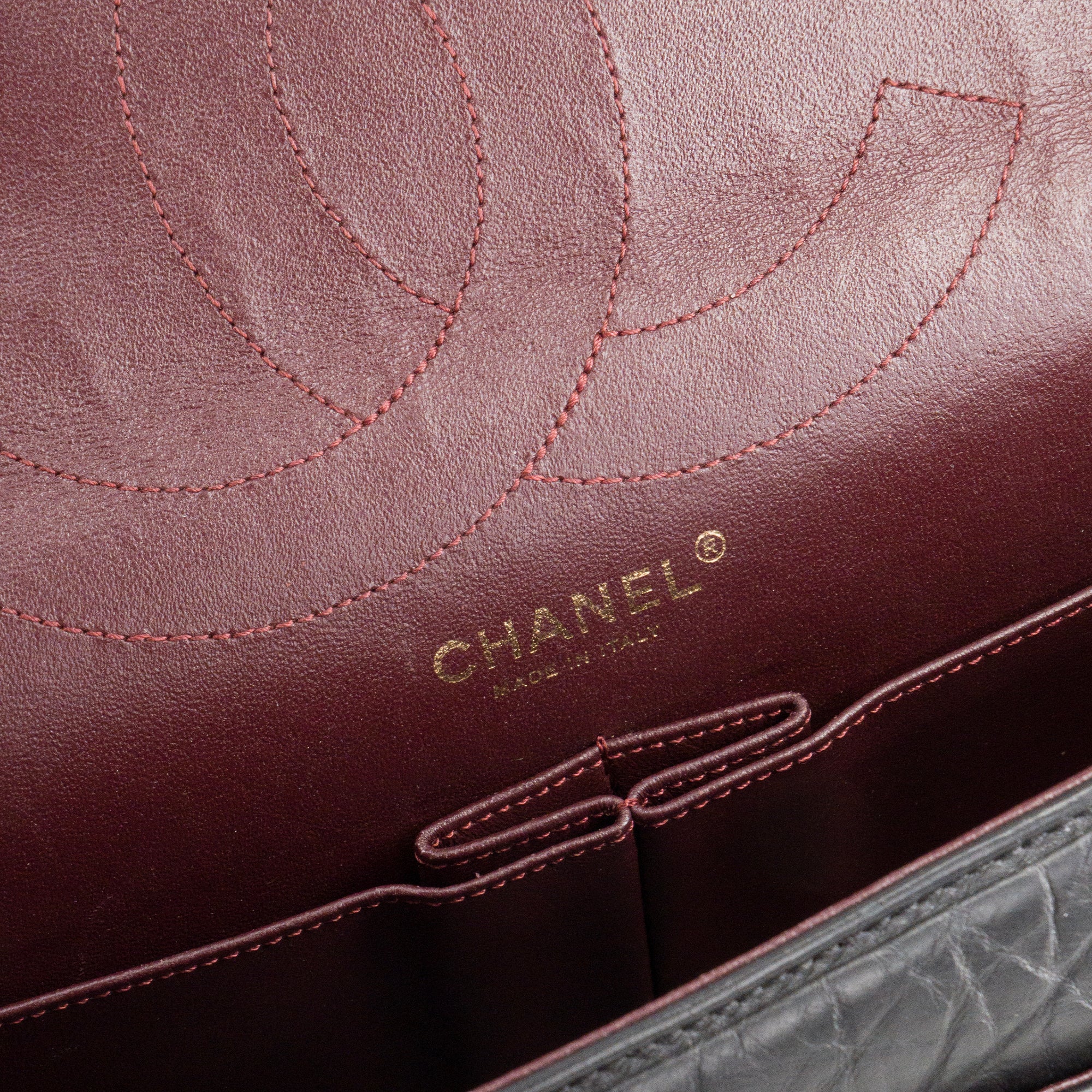 CHANEL - Sac à bandoulière 2.55 Large Chanel en cuir froissé noir