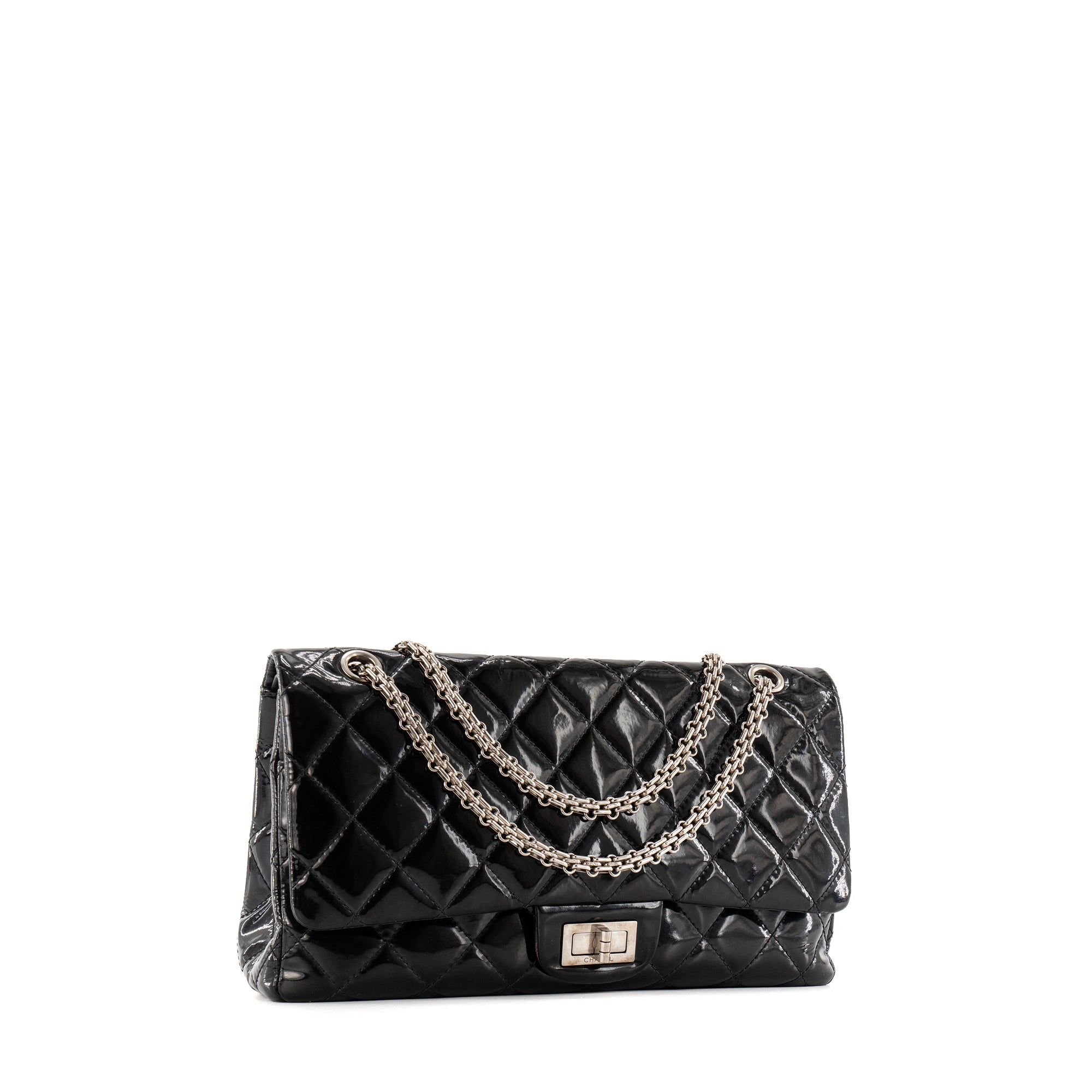 CHANEL - Sac à bandoulière 2.55 large Chanel en cuir verni noir