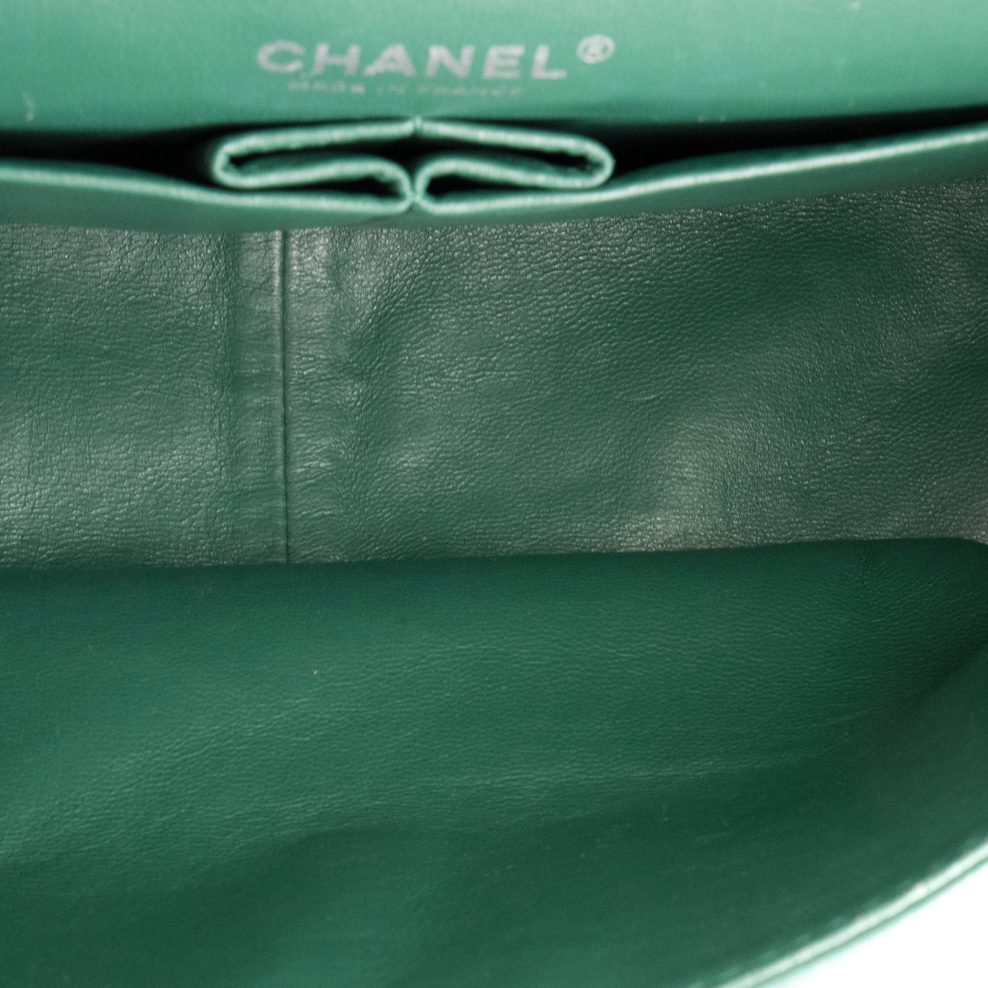 CHANEL - Sac à bandoulière 2.55 Large Chanel en cuir verni vert