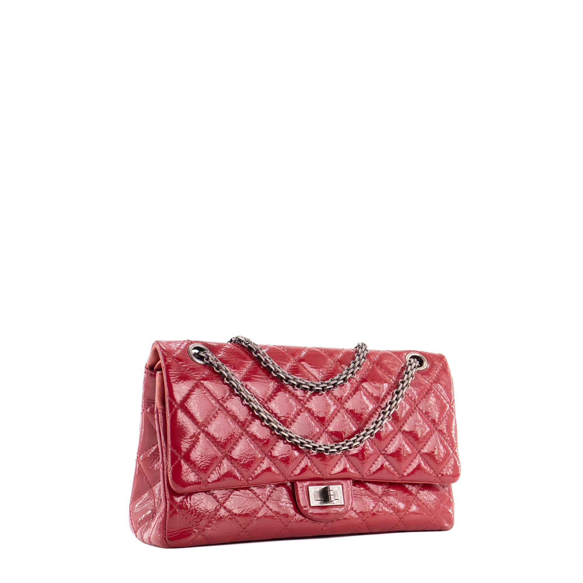 CHANEL - Sac à bandoulière 2.55 medium Chanel en cuir froissé verni rouge
