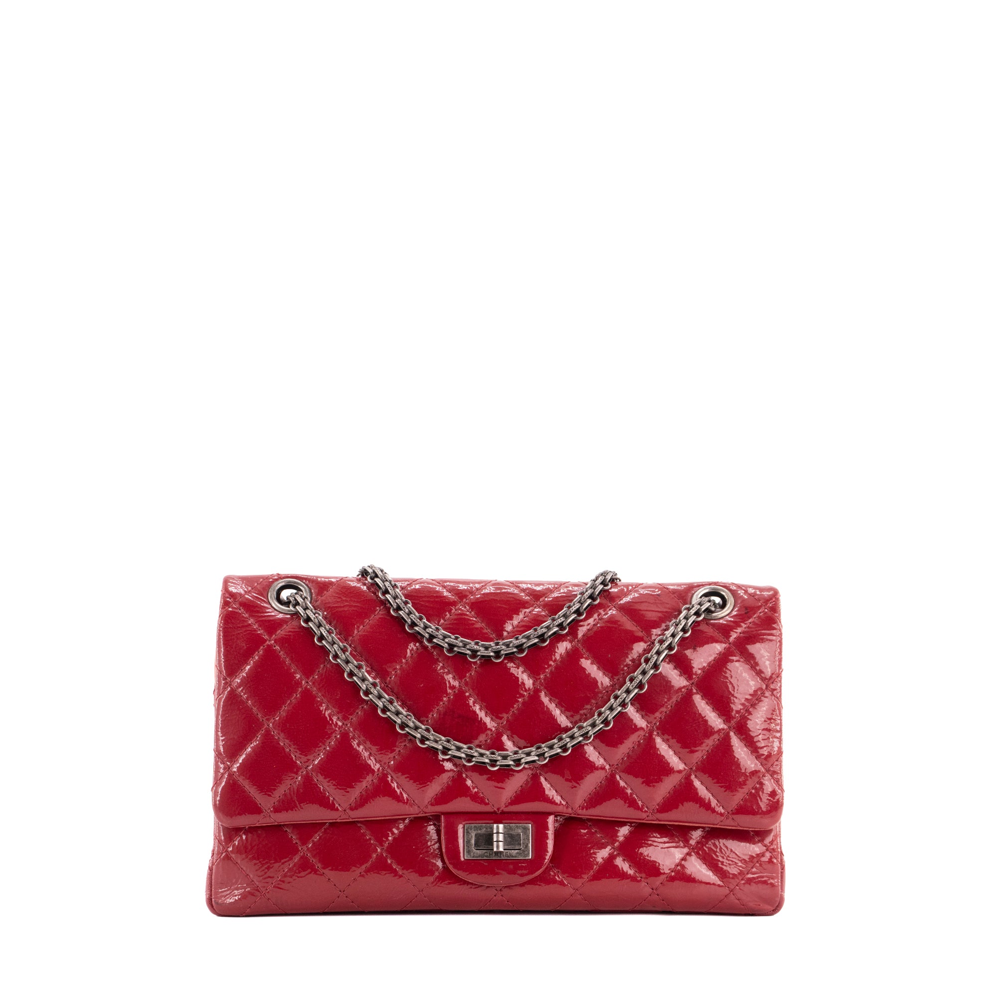 CHANEL - Sac à bandoulière 2.55 medium Chanel en cuir froissé verni rouge