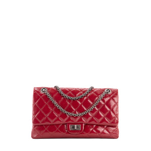 CHANEL - Sac à bandoulière 2.55 medium Chanel en cuir froissé verni rouge