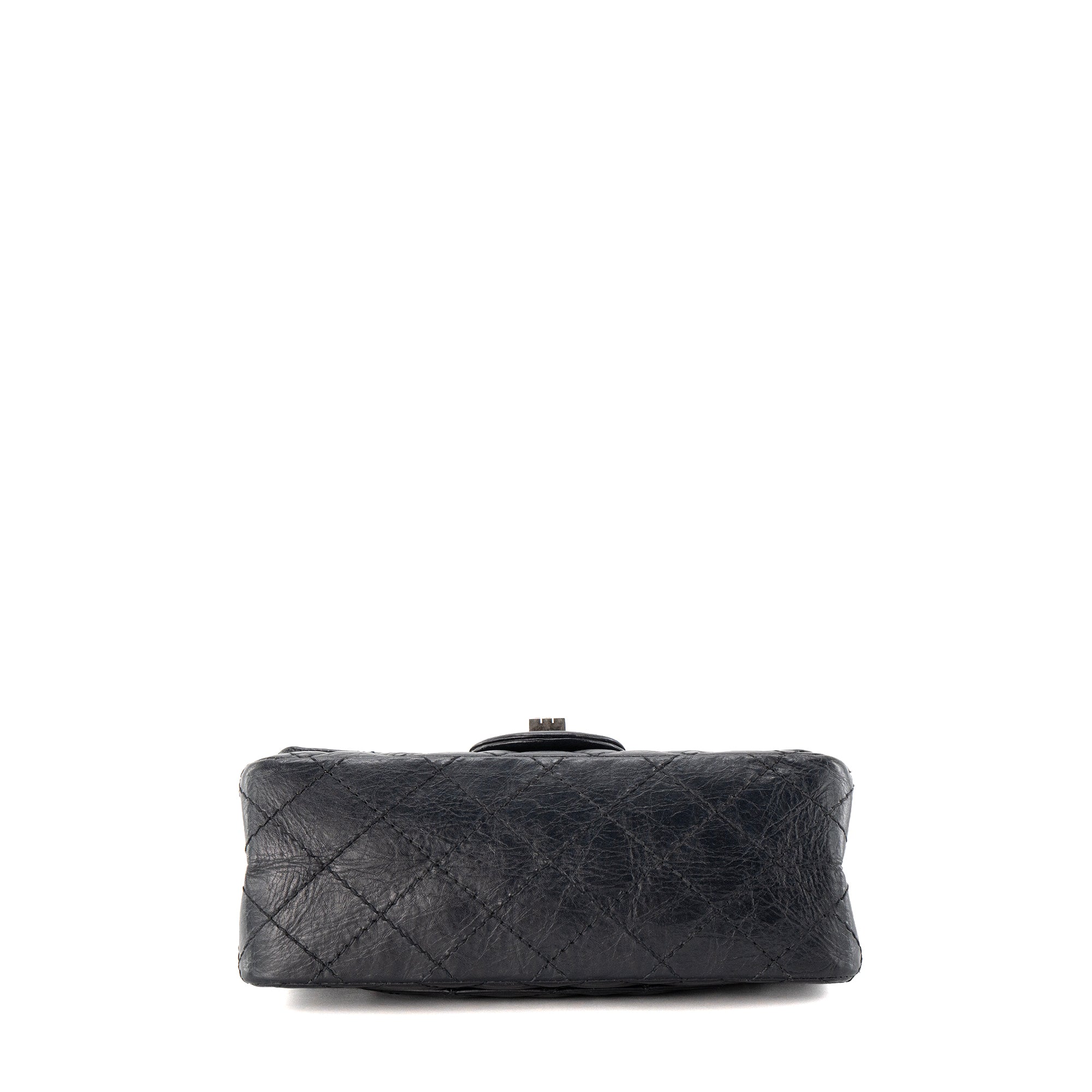 CHANEL - Sac à bandoulière 2.55 mini Chanel en cuir froissé bleu nuit