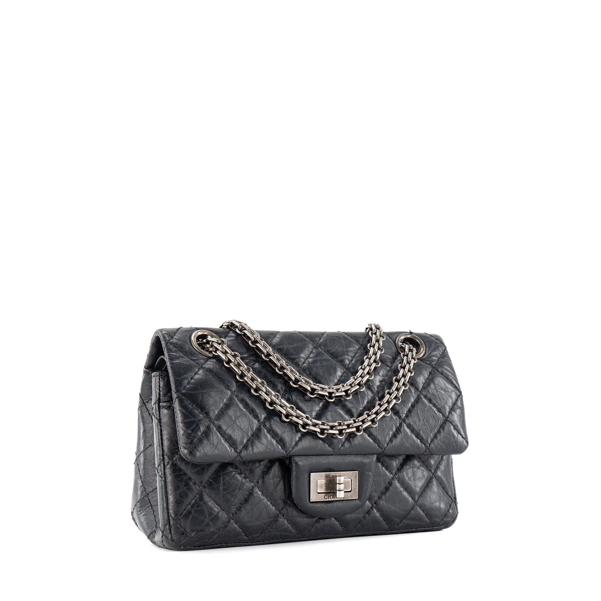 CHANEL - Sac à bandoulière 2.55 mini Chanel en cuir froissé bleu nuit