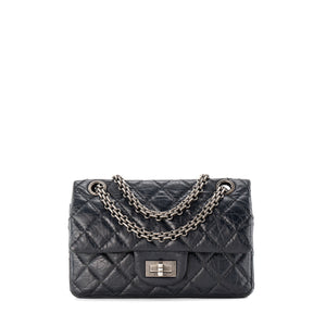 CHANEL - Sac à bandoulière 2.55 mini Chanel en cuir froissé bleu nuit