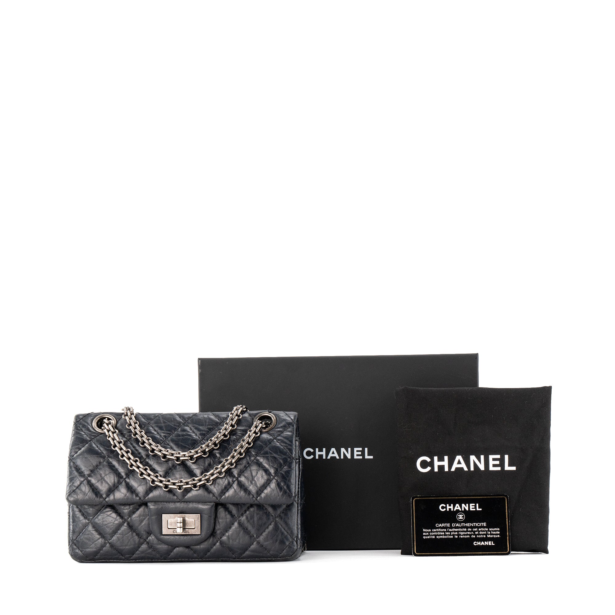 CHANEL - Sac à bandoulière 2.55 mini Chanel en cuir froissé bleu nuit