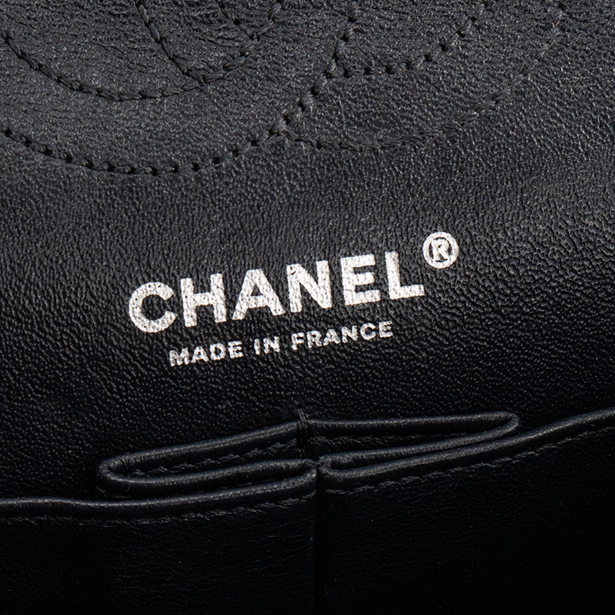 CHANEL - Sac à bandoulière 2.55 mini Chanel en cuir froissé bleu nuit