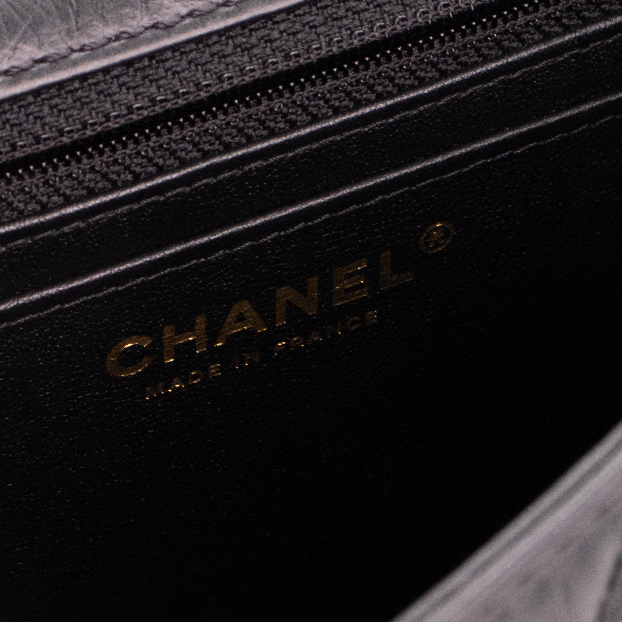 CHANEL - Sac à bandoulière 2.55 mini rectangle Chanel en cuir froissé noir