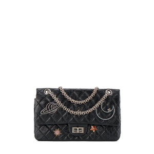 CHANEL - Sac à bandoulière 2.55 Space Charms Chanel en cuir froissé noir