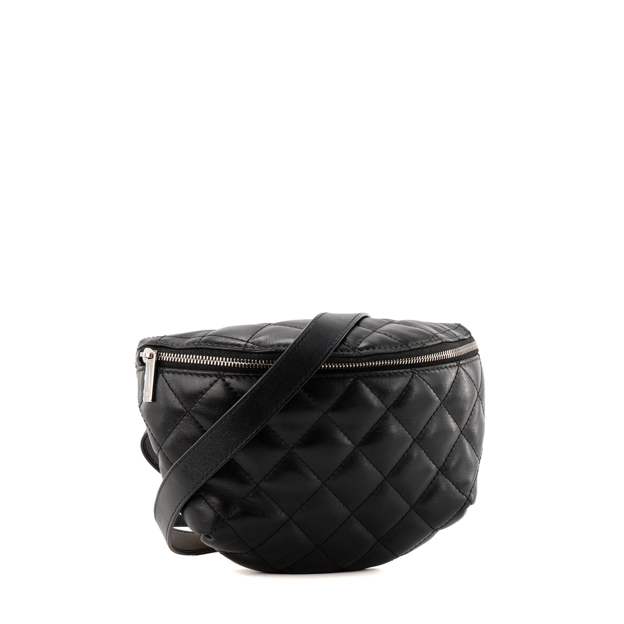 CHANEL - Sac ceinture Chanel en cuir lisse noir
