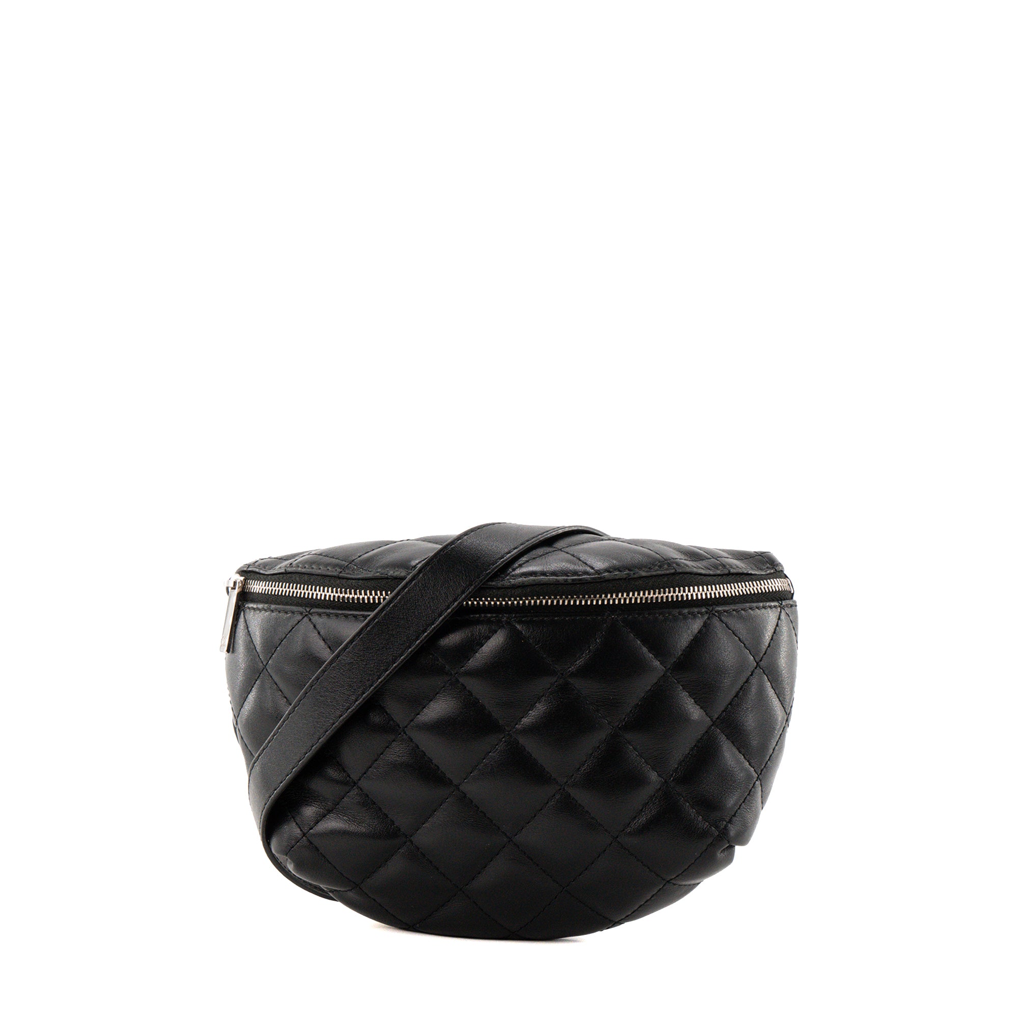 CHANEL - Sac ceinture Chanel en cuir lisse noir