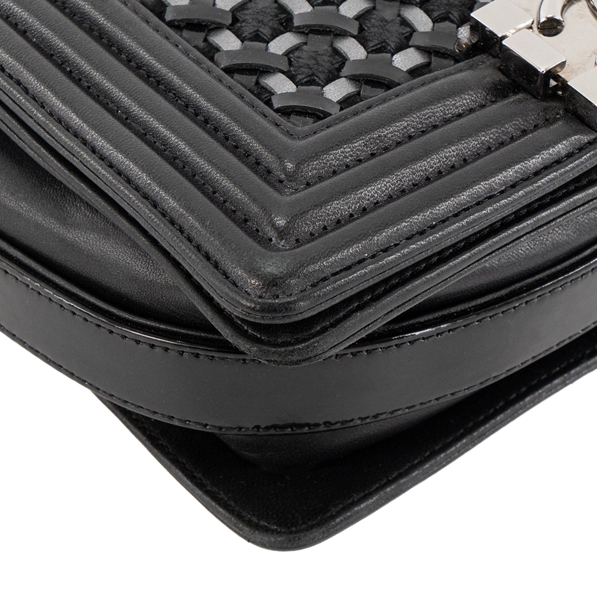 CHANEL - Sac à bandoulière Boy Chanel en cuir noir édition limitée