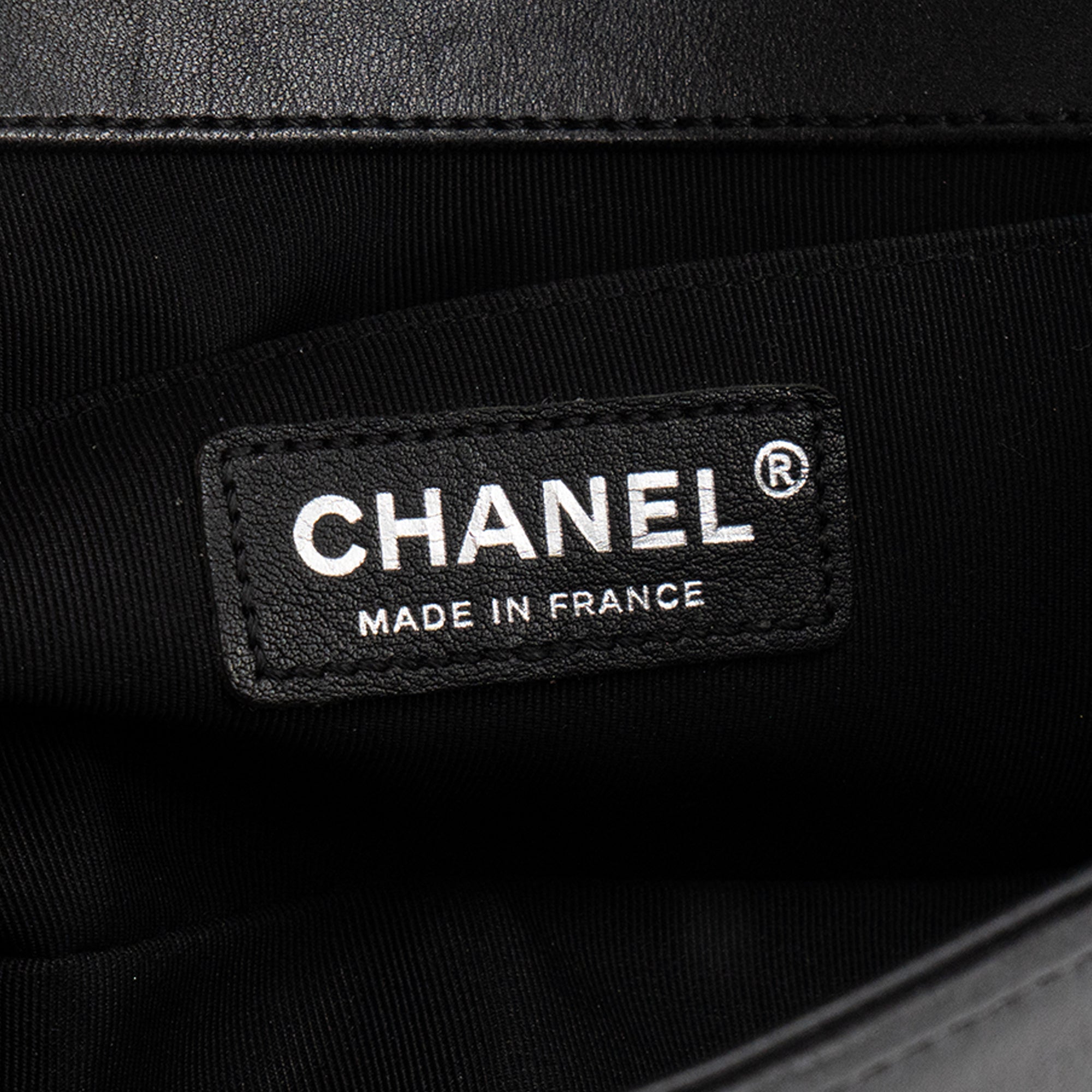 CHANEL - Sac à bandoulière Boy Chanel en cuir noir édition limitée