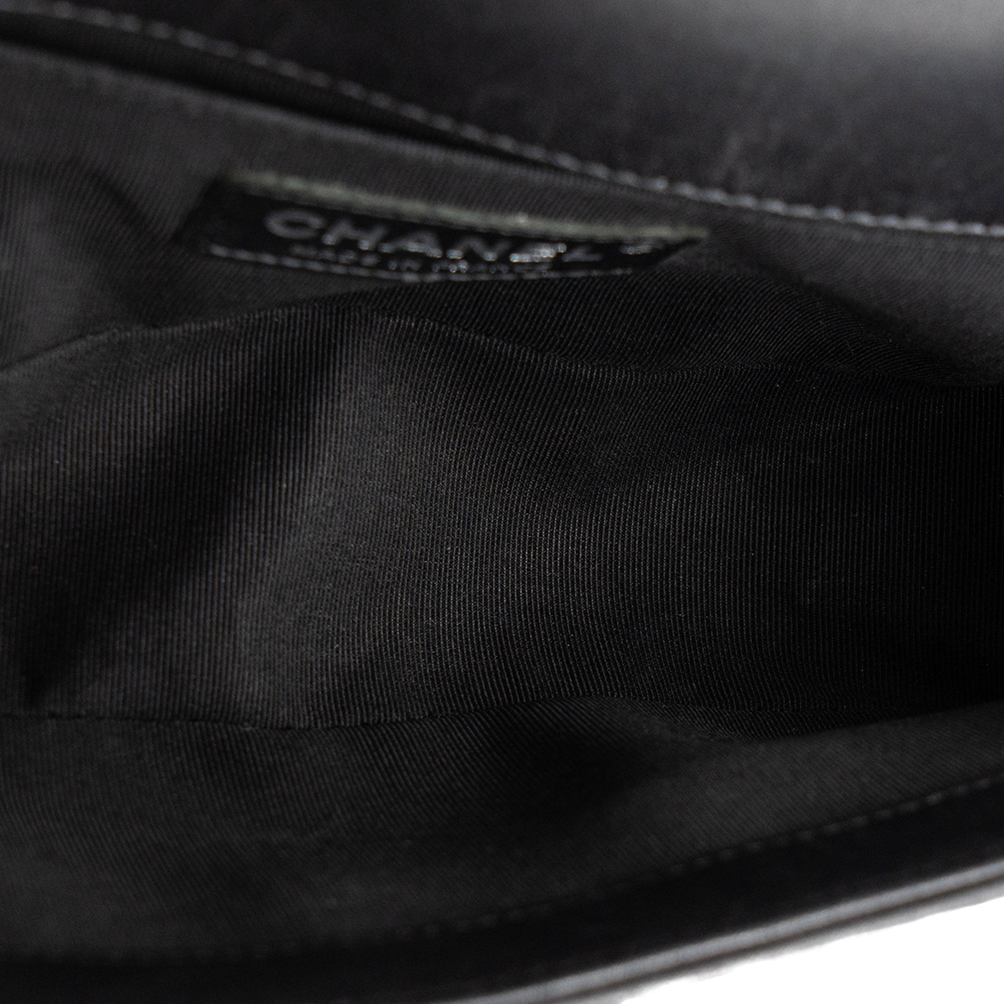 CHANEL - Sac à bandoulière Boy Chanel en cuir noir édition limitée