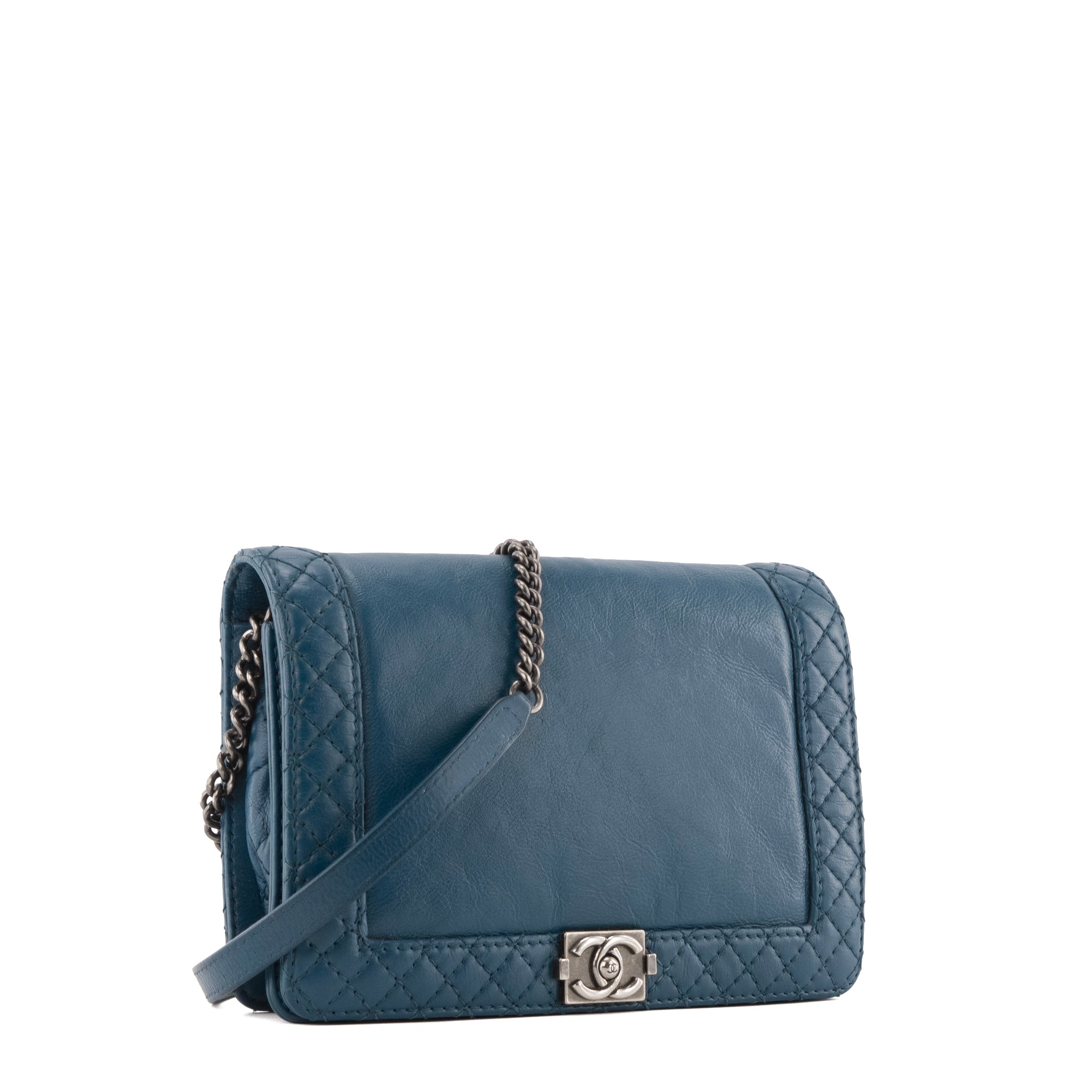 CHANEL - Sac à bandoulière Boy Chanel en cuir bleu