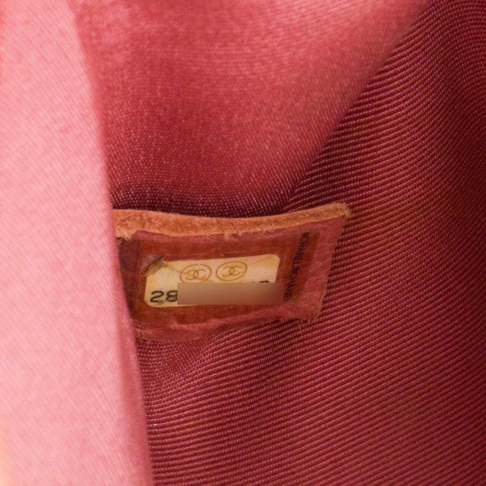 CHANEL - Sac à bandoulière Boy Chanel en cuir caviar rose