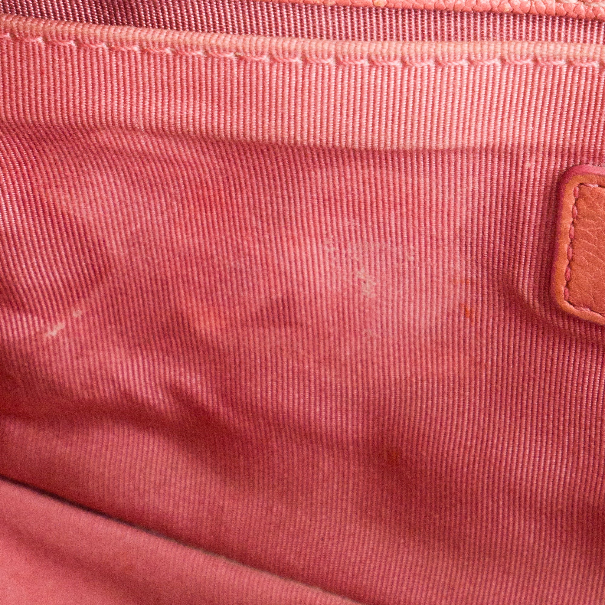 CHANEL - Sac à bandoulière Boy Chanel en cuir caviar rose