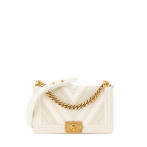 CHANEL - Sac à bandoulière Boy Chanel en cuir caviar et cuir lisse blanc