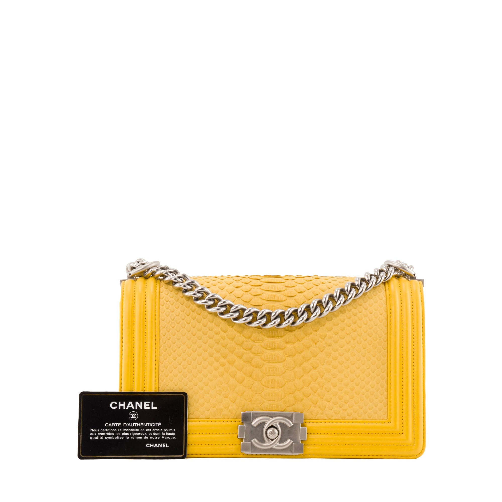 CHANEL - Sac à bandoulière Boy medium Chanel en cuir exotique python jaune