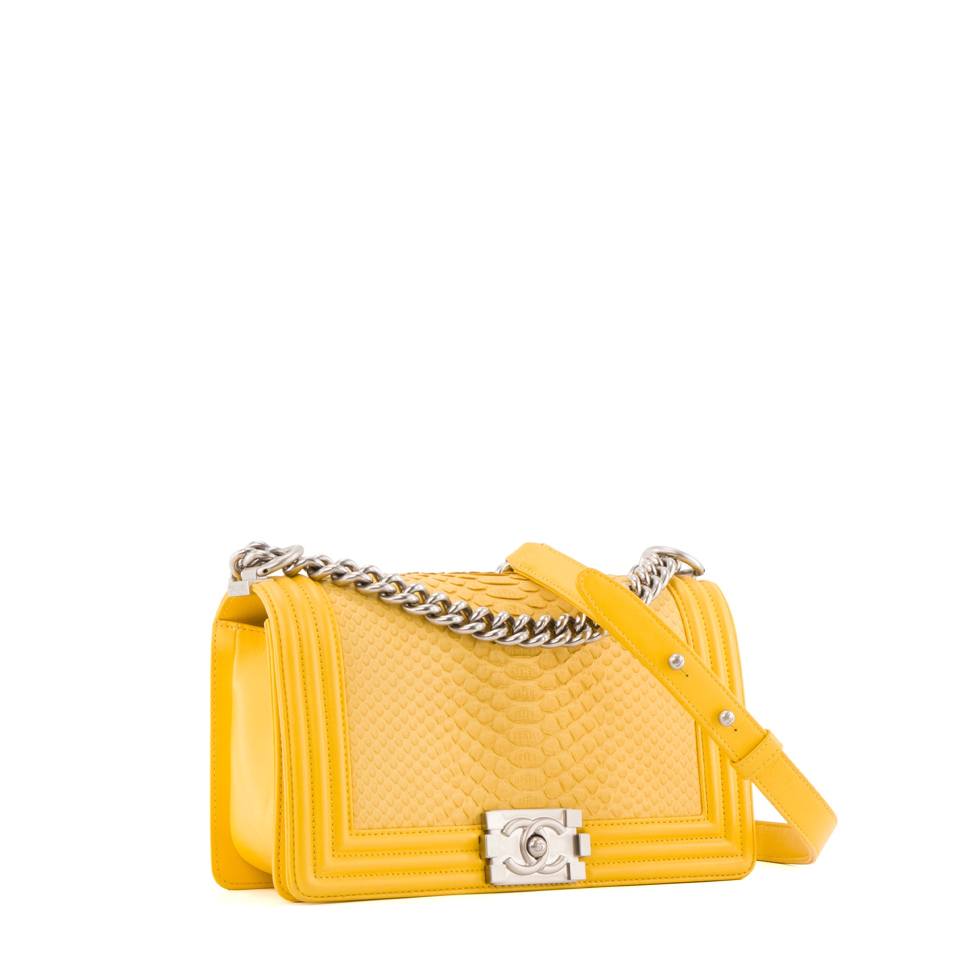 CHANEL - Sac à bandoulière Boy medium Chanel en cuir exotique python jaune