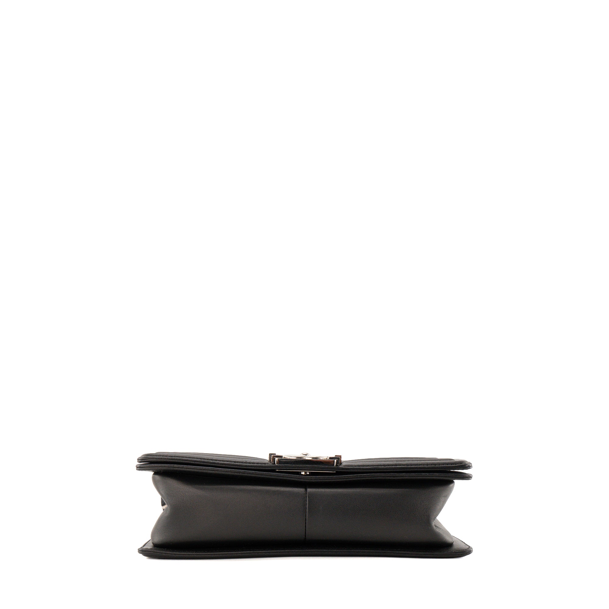 CHANEL - Sac à bandoulière Boy Chanel en cuir lisse à chevron iridescent et noir