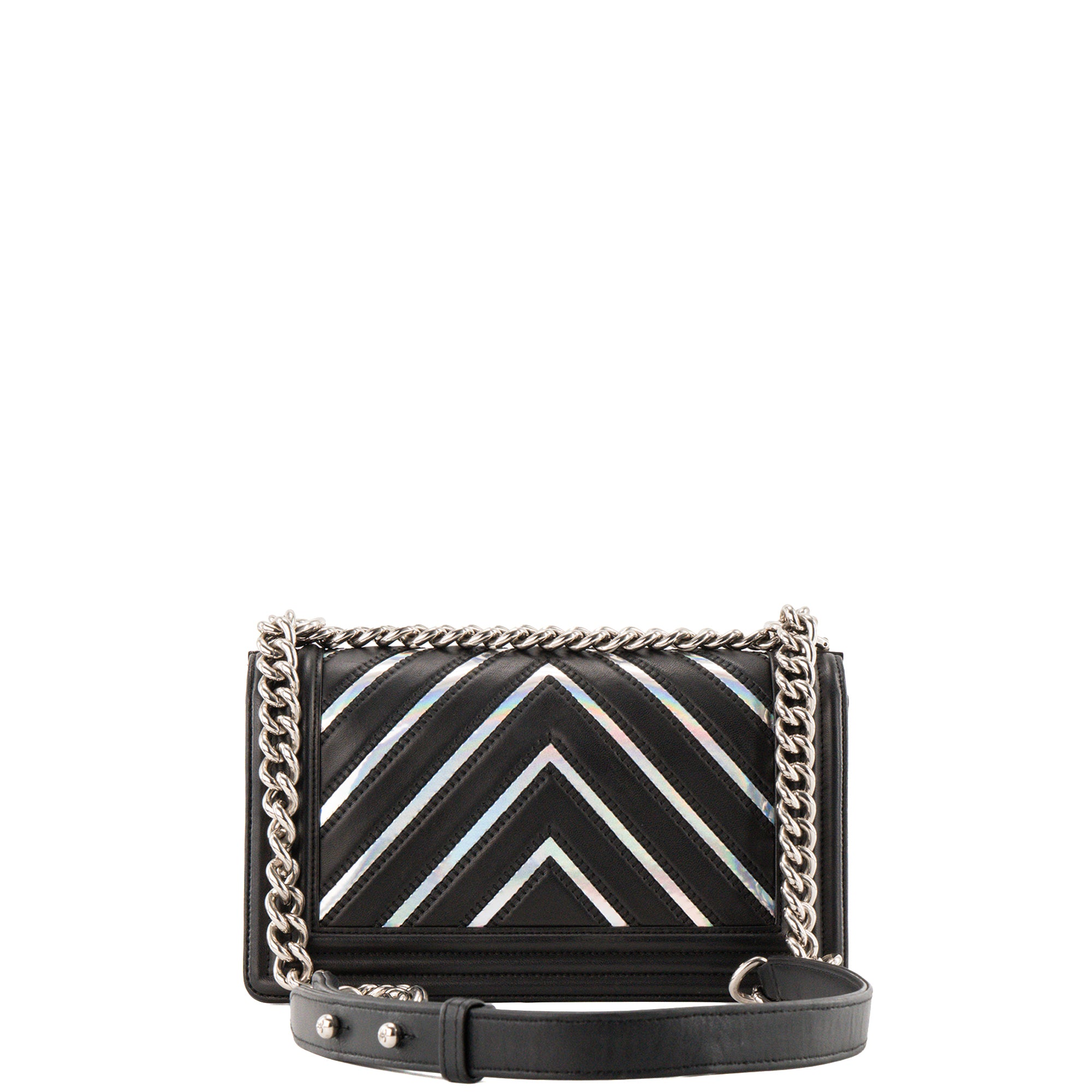 CHANEL - Sac à bandoulière Boy Chanel en cuir lisse à chevron iridescent et noir