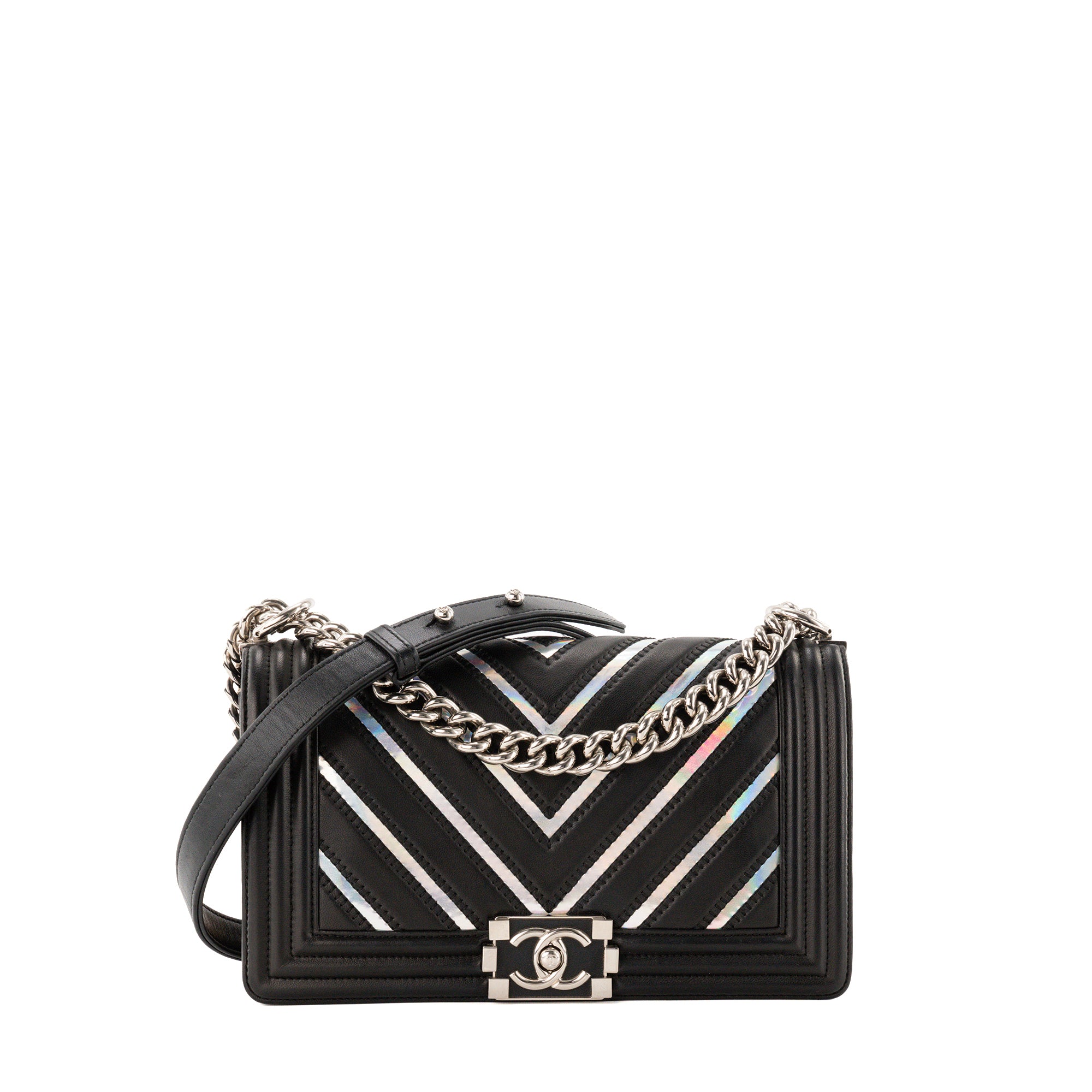 CHANEL - Sac à bandoulière Boy Chanel en cuir lisse à chevron iridescent et noir